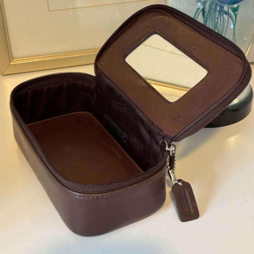Coach Vintage Leather Chubby Zipper Closure Travel Cosmetic Case with Mirror
